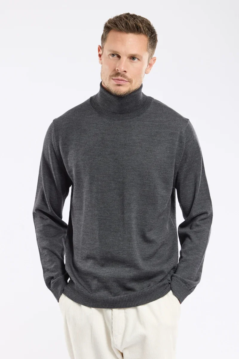 Elegant Roll-neck jumper – merino wool Trendy