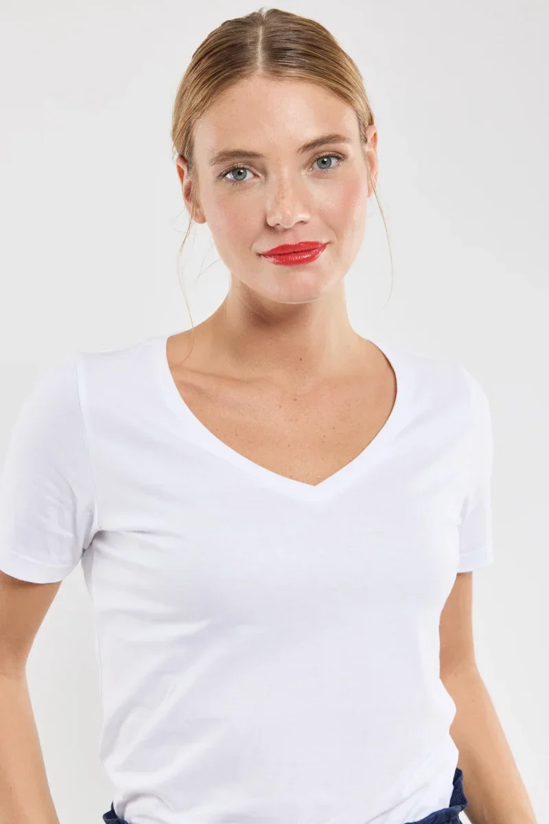 Lightweight V-neck T-shirt - cotton Carefully Designed