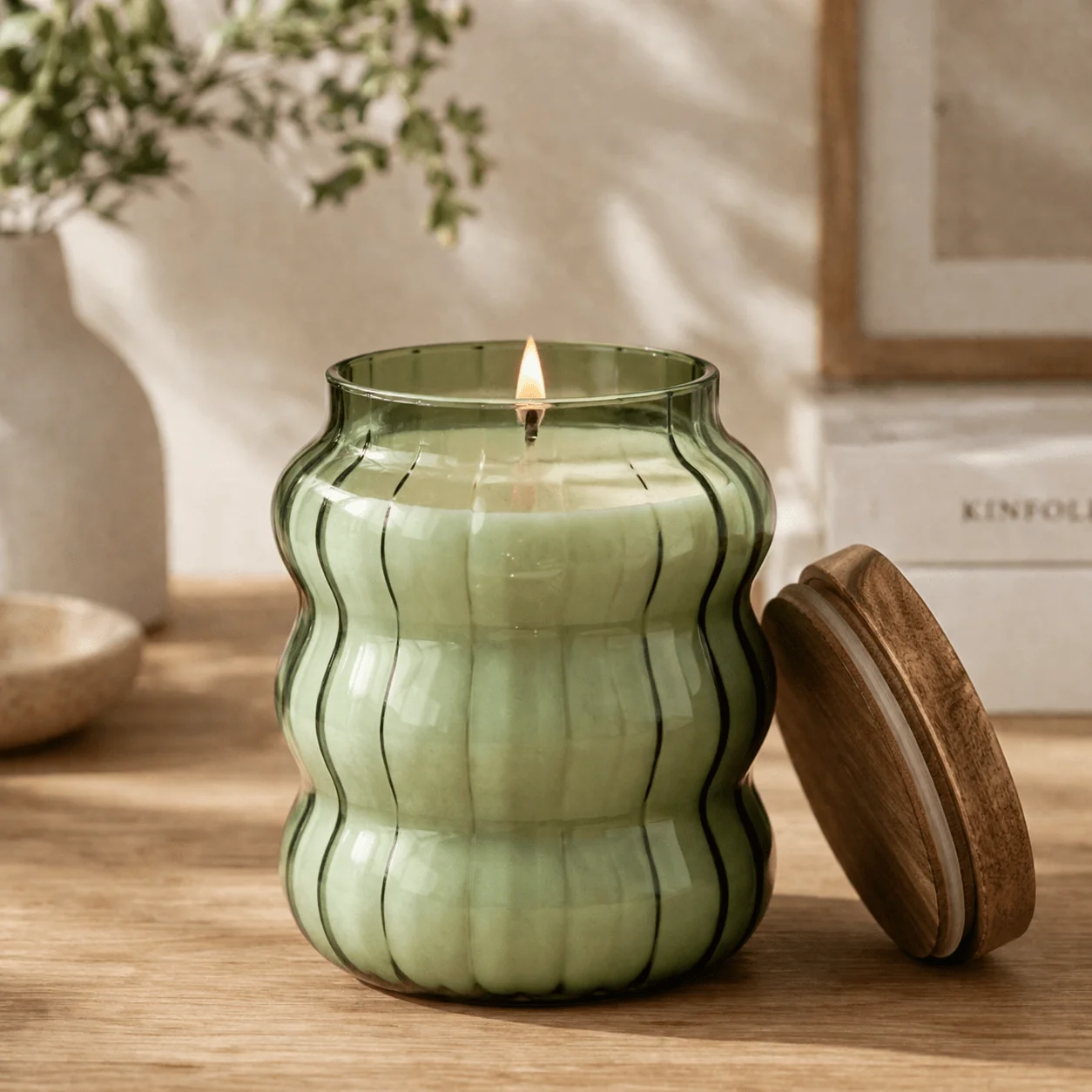 Secure Ribbed Glass Scented Candle with Wooden Lid Original
