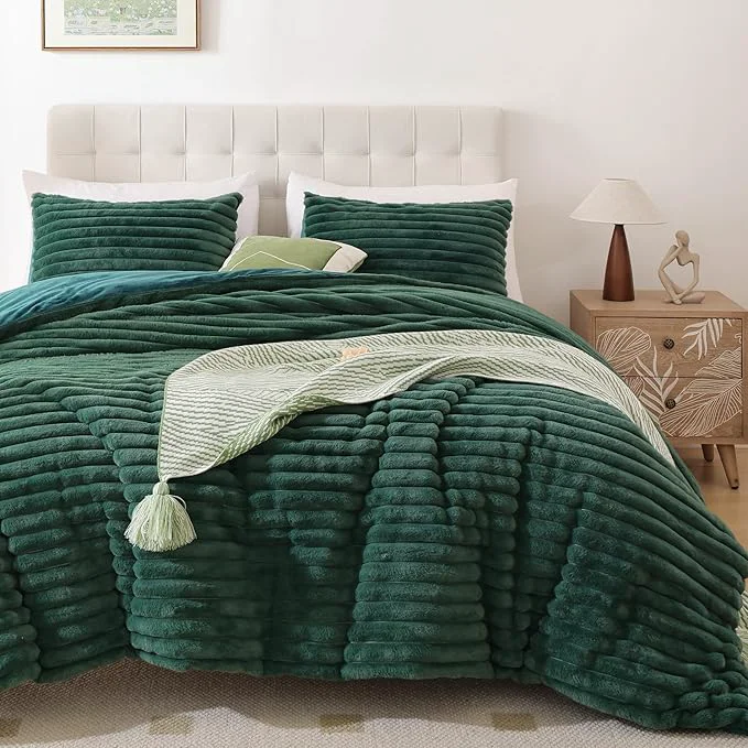 Solid Smoofy Fluffy Queen Comforter Set 3 Pieces - Dark Green Fleece Fluffy Comforter Queen Set Luxury Fuzzy Queen Bed Set Soft amp Warm Bed Comforter All Season Heavy Queen Bedding with 2 Pillow Case Reliable