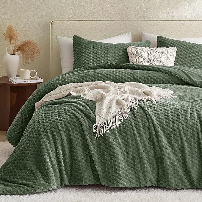 Easy-to-Use Petrichor Fluffy King Comforter Set - Ultra-Soft Green Flannel Thick Comforter for King Bed Luxury Warm Bedding Set for Winter amp Fall Cozy Fuzzy Bed Set 3 Pieces 1 Comforter amp 2 Pillowcases Minimalist