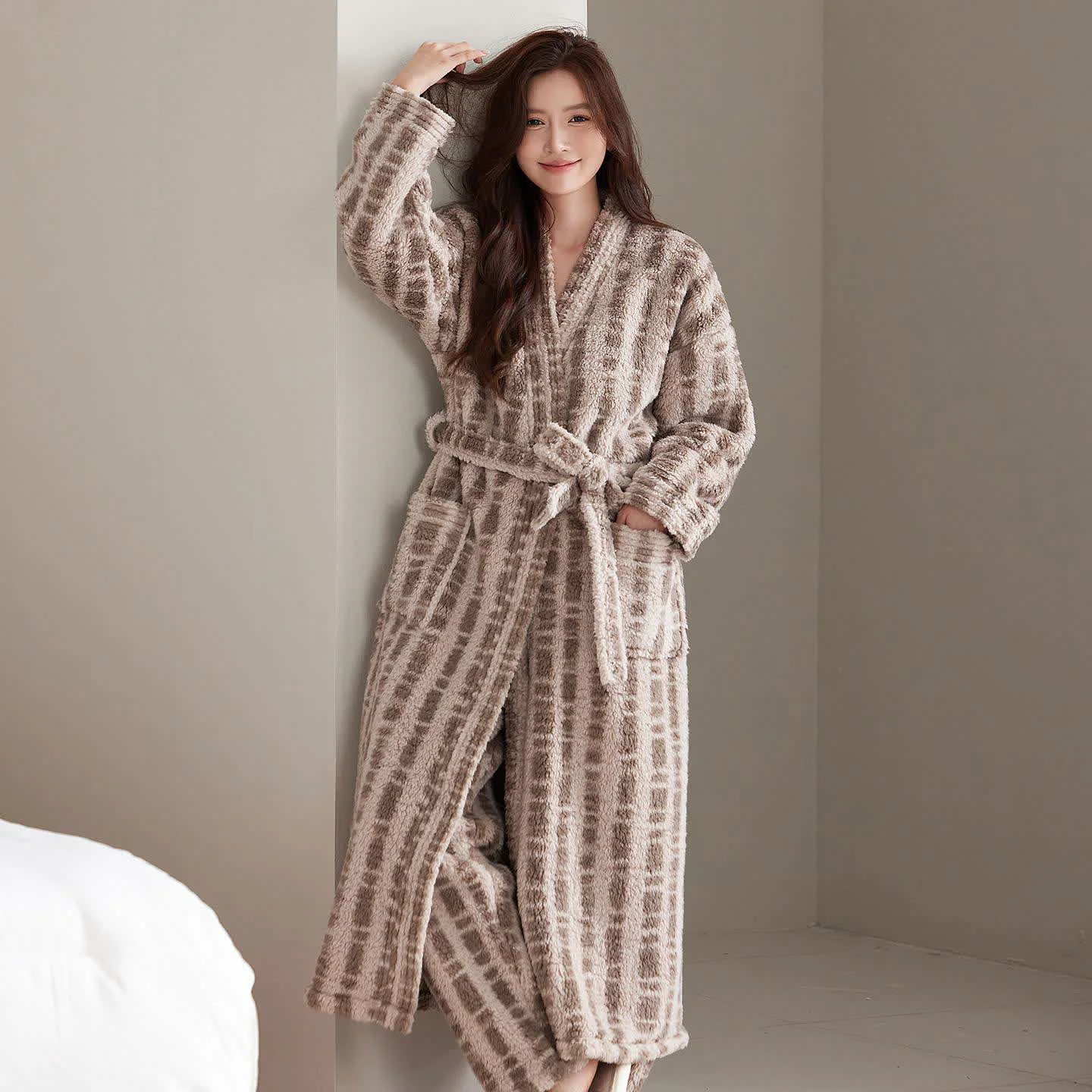 Recyclable Ownkoti Unisex Luxury Line-Art Plush Robe Practical