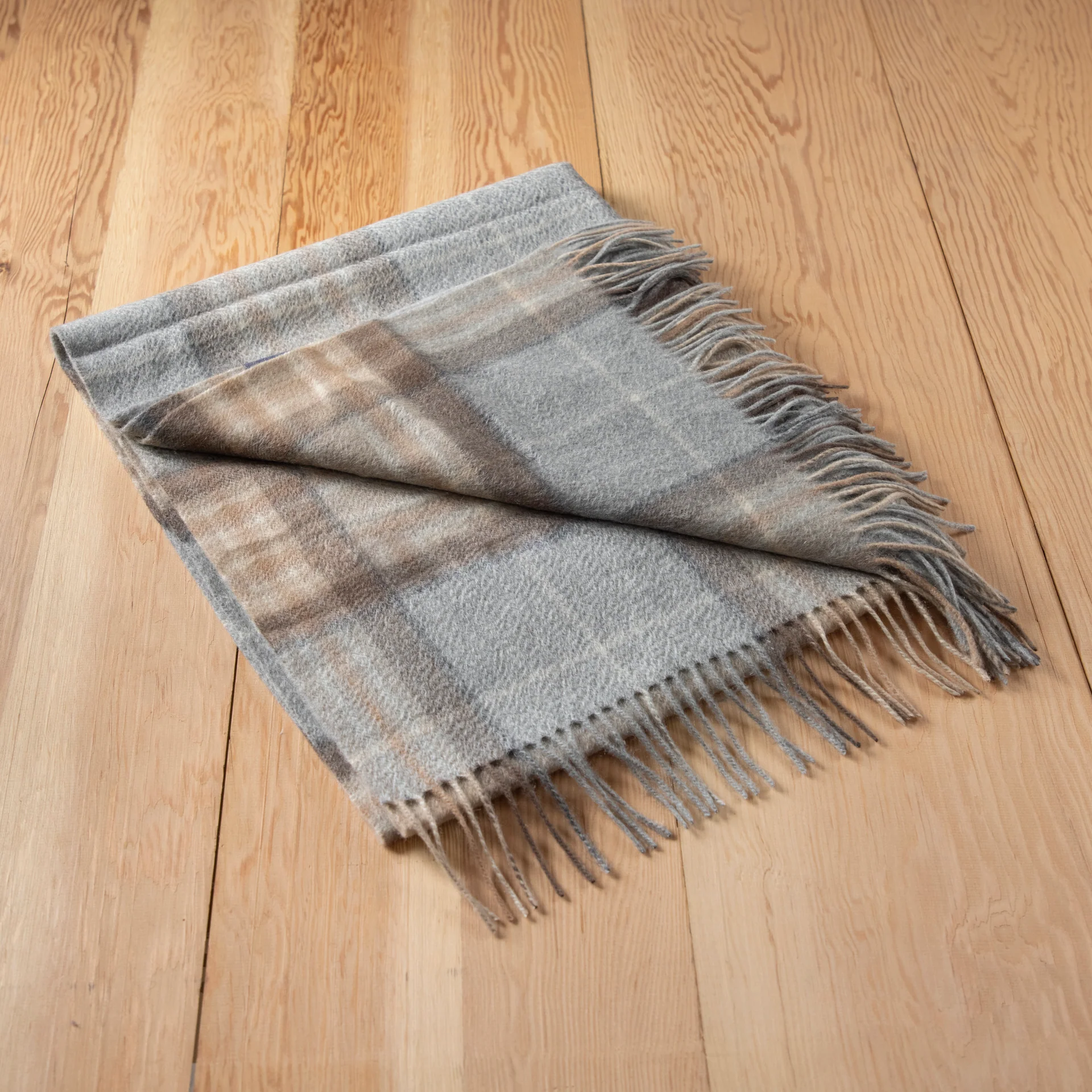 High-Quality Cashmere Knee Blanket in Mackellar Tartan Fast