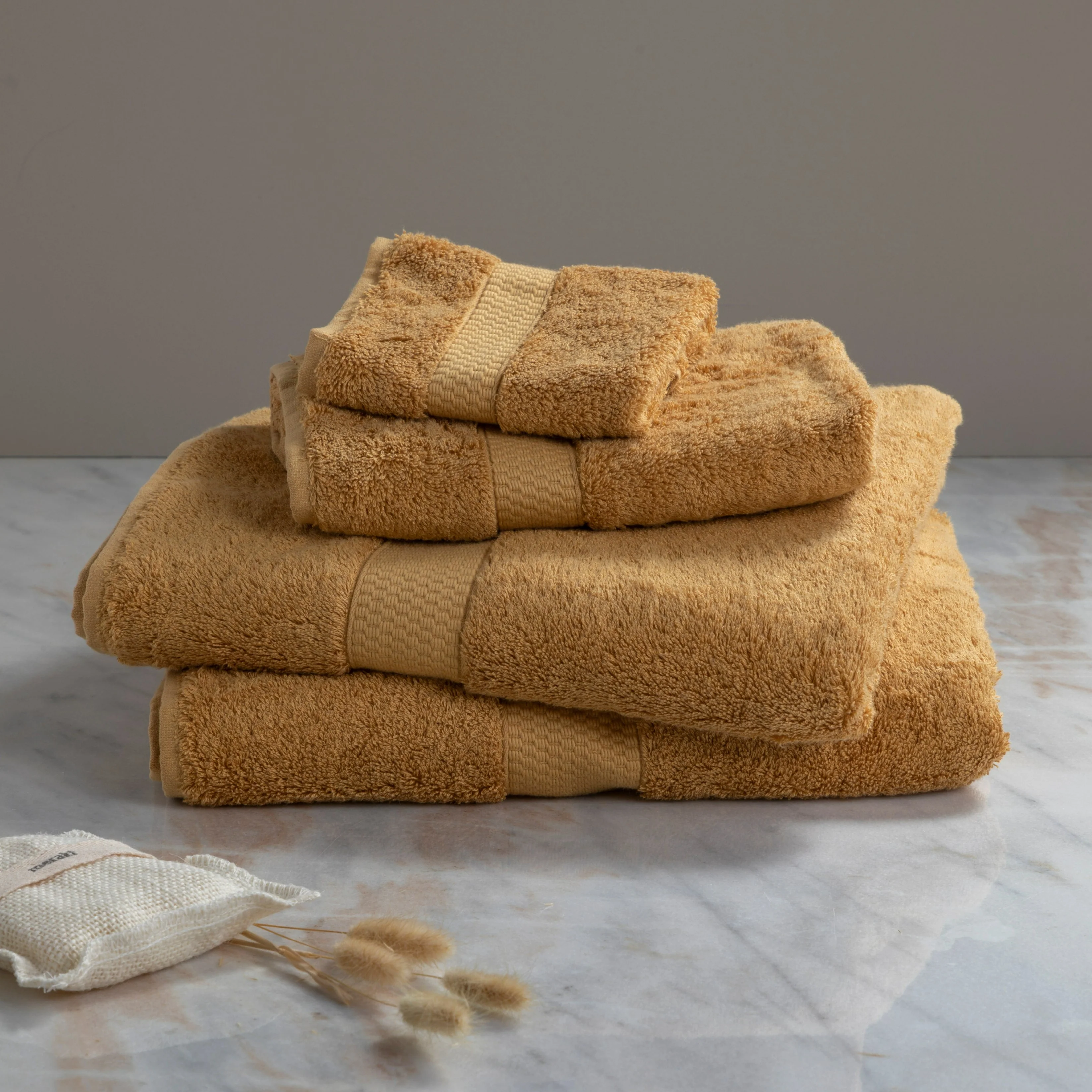 Smooth City Bath Towel Cinnamon Detailed