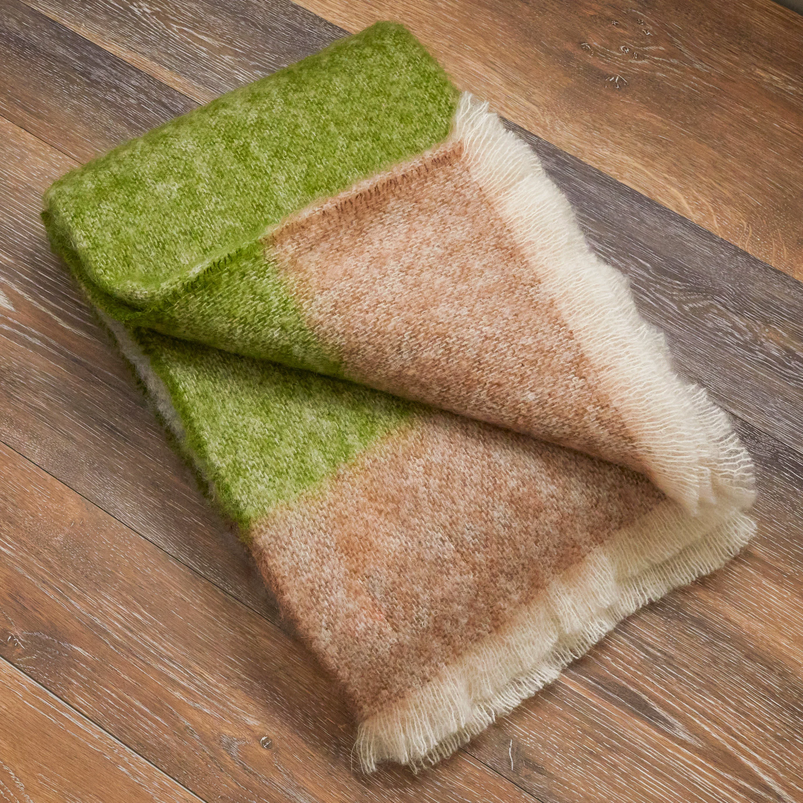 Outstanding Silare Throw Green Selected