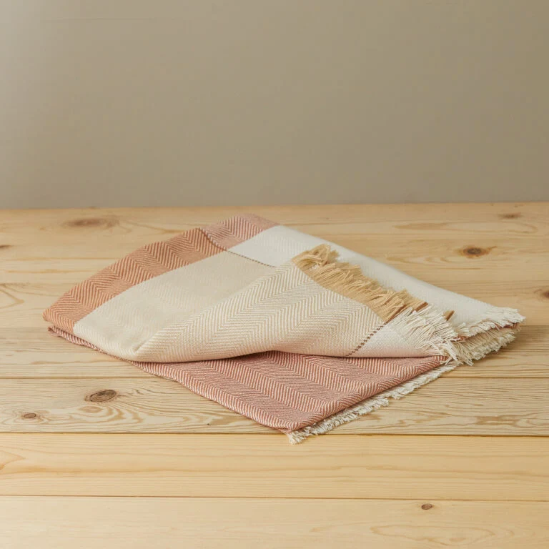 High-End Miraflor Throw Poppy Contemporary