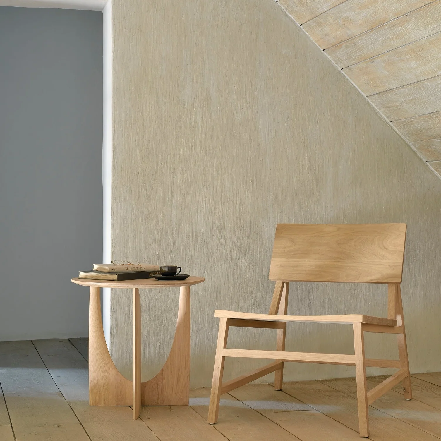 High-End Geometric Side Table Oak Dependable