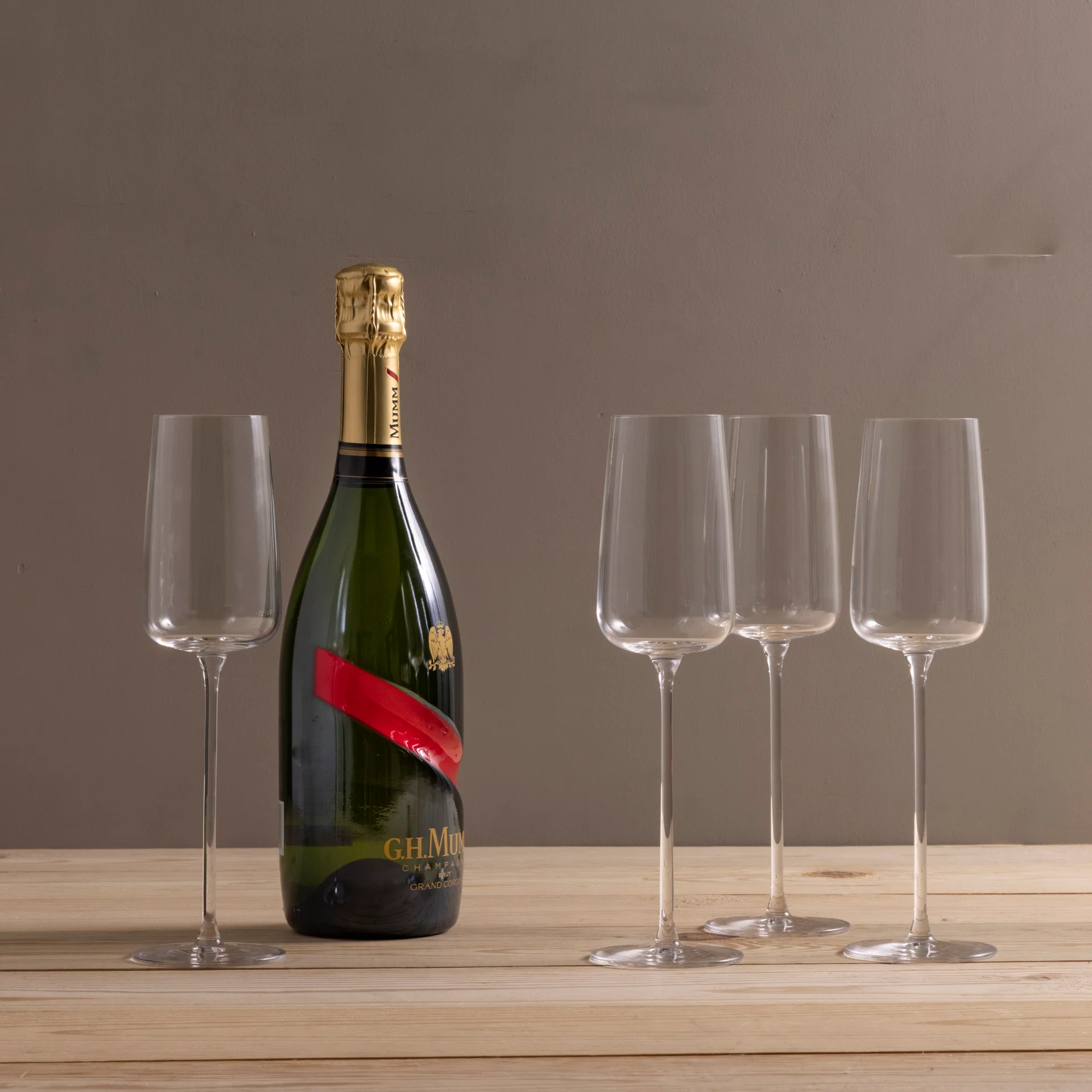 Relaxed Metropolitan Champagne Flute Set of 4 Premium Material