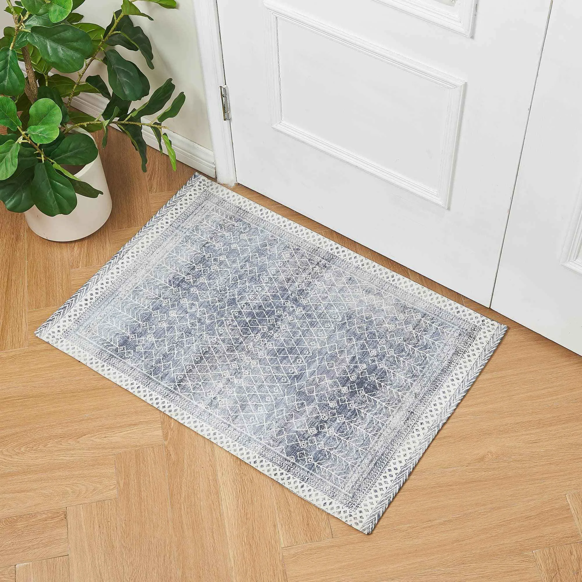 Trusted Distressed Moroccan Machine Washable Accent Rug 2 39 x 3 39 - Neve Collection Flexible
