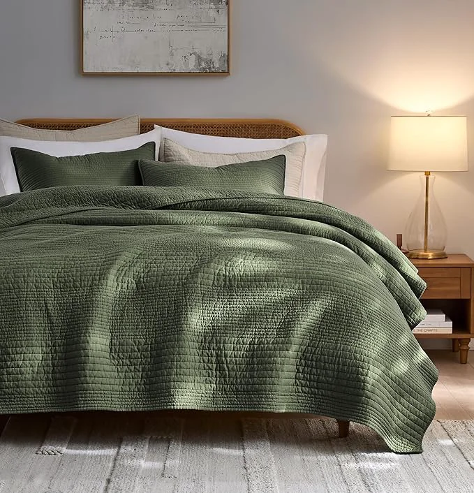 Smooth palassio Striped Olive Green Cotton Quilt King Size Bedding Sets Lightweight Crinkly Channel Pick Stitch Textured Bedspread Soft Shabby Chic Farmhouse Country Coverlet for All Season 2 Shams Trendy