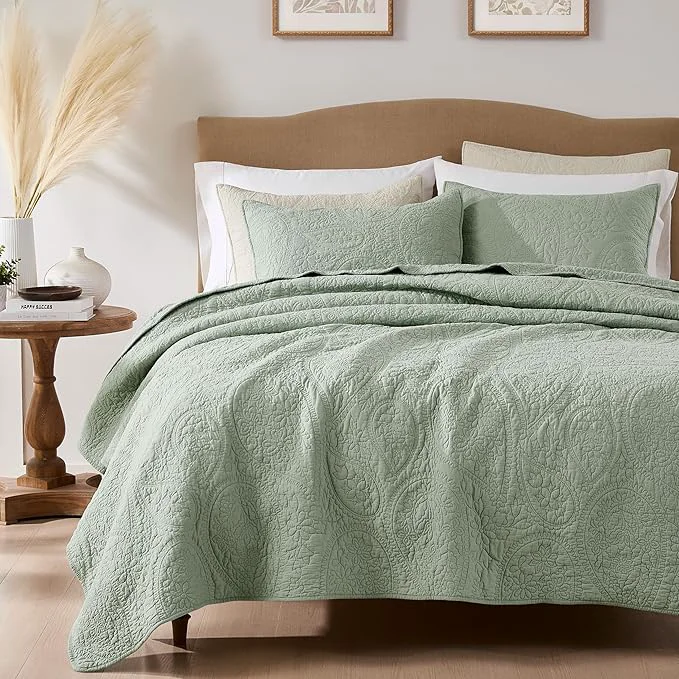 Traditional palassio Sage Green Paisley Cotton Quilt California Cal King Size Bedding Sets with 2 Pillow Shams Oversized Boho Farmhouse Vintage Soft Bedspread Shabby Chic Coverlet for All Season 3 Pieces Environmentally Friendly
