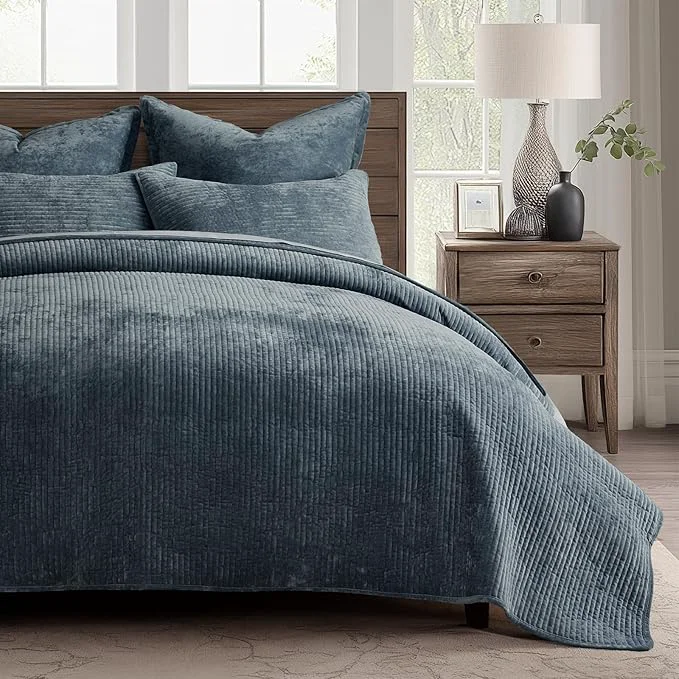 Minimalist EVERGRACE Velvet Quilt Set Queen Size Luxurious Soft Quilted Bedding Sets Lightweight Velvet Comforter for All Season Striped Channel Bedspread Coverlet with 2 Shams Midnight Blue Casual