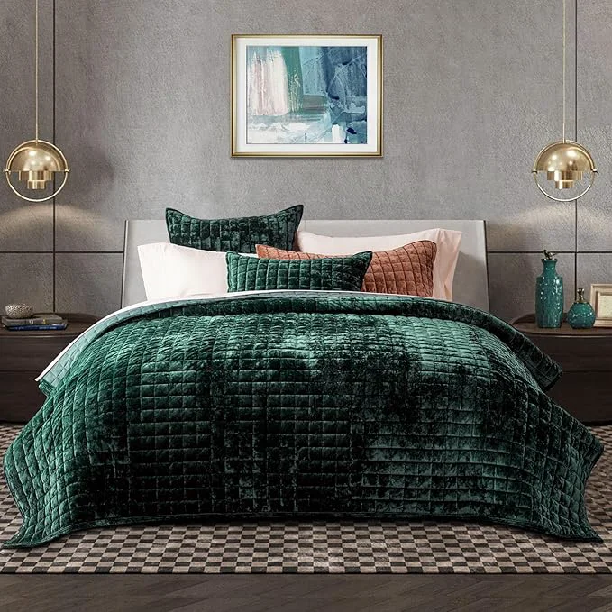 Fashionable RECYCO Luxury Velvet Quilt Set King Size Bedding Sets Ultra Soft Velvet Comforter Set Lightweight Channel Box Stitch Oversized Bedspread Coverlet for All Season with 2 Shams Emerald Green Crafted