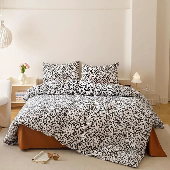 Fashionable Cottonight Leopard Comforter Set Queen Animal Cheetah Print Bedding Set 3 Pieces Leopard Print Comforter Fluffy Soft Bedding Set Women Men Queen Comforter with 2 Pillowcases Minimalist