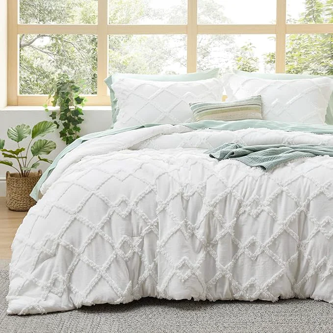 Bedsure Boho Comforter Set King - White Tufted King Size Comforter 3 Pieces Farmhouse Shabby Chic Embroidery Bed Set Soft Fluffy Geometric Pattern Bedding for All Seasons Unique