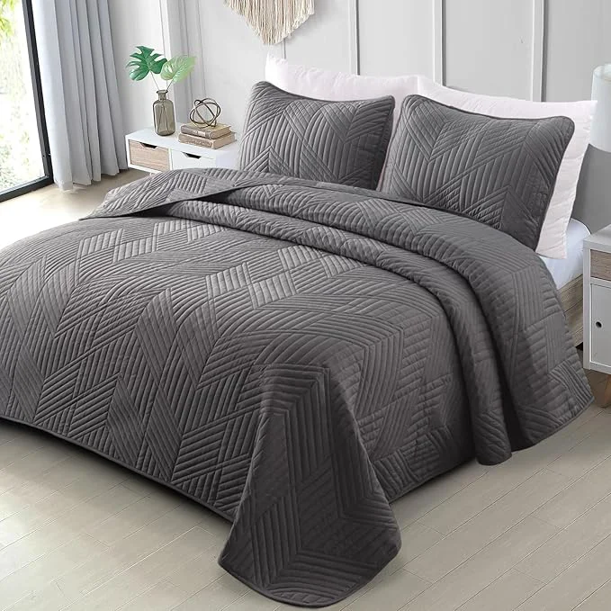 Premium Exclusivo Mezcla Ultrasonic Full Queen Quilt Bedding Set Lightweight Grey Bedspreads Soft Modern Geometric Coverlet Set for All Seasons 1 Quilt and 2 Pillow Shams Environmentally Friendly