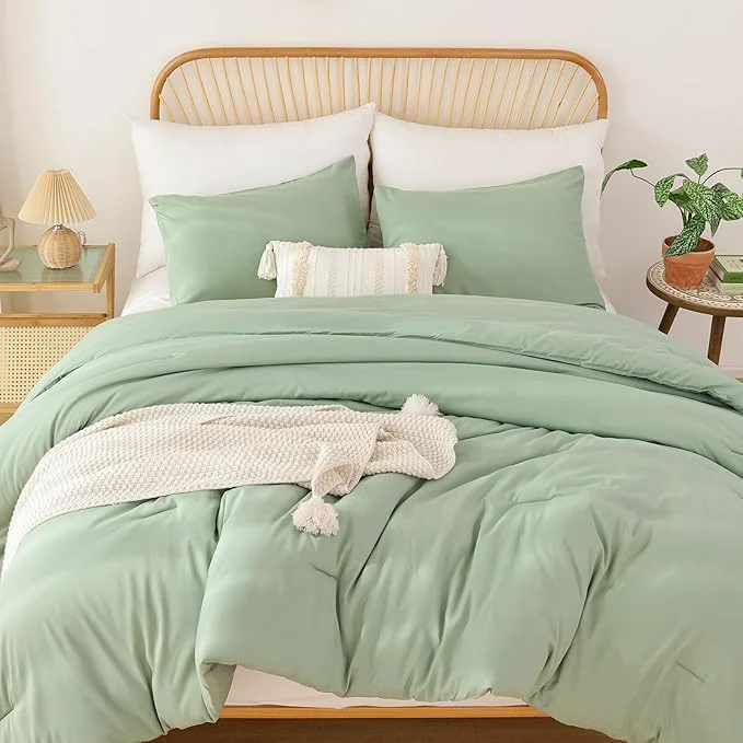 Fashionable ROSGONIA Oversized King Comforter 128x120 3pcs Super King Plus 1 Sage Green Comforter amp 2 Pillowcases Lightweight Oversized Bedding Set Quilt Prestigious