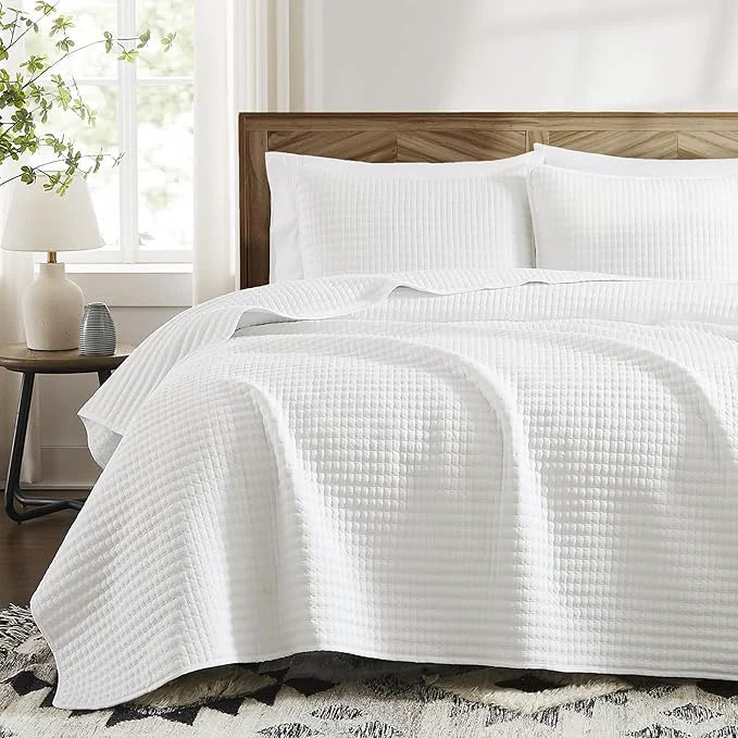 Efficient WRENSONGE White California Oversized King Size Quilt Bedding Set with 2 Pillow Shams -3 Pieces Lightweight Soft Bedspreads Coverlet for All Season Quality