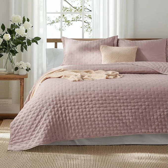 Eco-Friendly Bedsure King Quilt - Dusty Rose Bedspread King Size amp Lightweight Comforter Country Cottage Coverlet with Clover Pattern Ultra Soft All-Season Bedding 106 x 96 Inches Stitch- Quilting Ultra Soft Lightweight Machine Washable Pet-Friendly Original Design