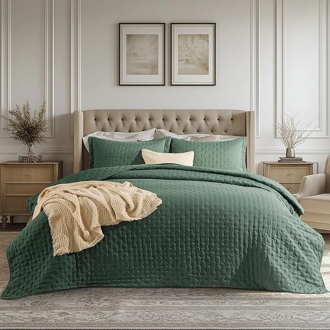 Fast Bedsure California King Quilt - Dark Green Bedspread California King Size amp Lightweight Comforter Modern Coverlet with Clover Pattern Ultra Soft All-Season Bedding 111x106 Inches Stitch- Quilting Ultra Soft Lightweight Machine Washable Pet... Practical