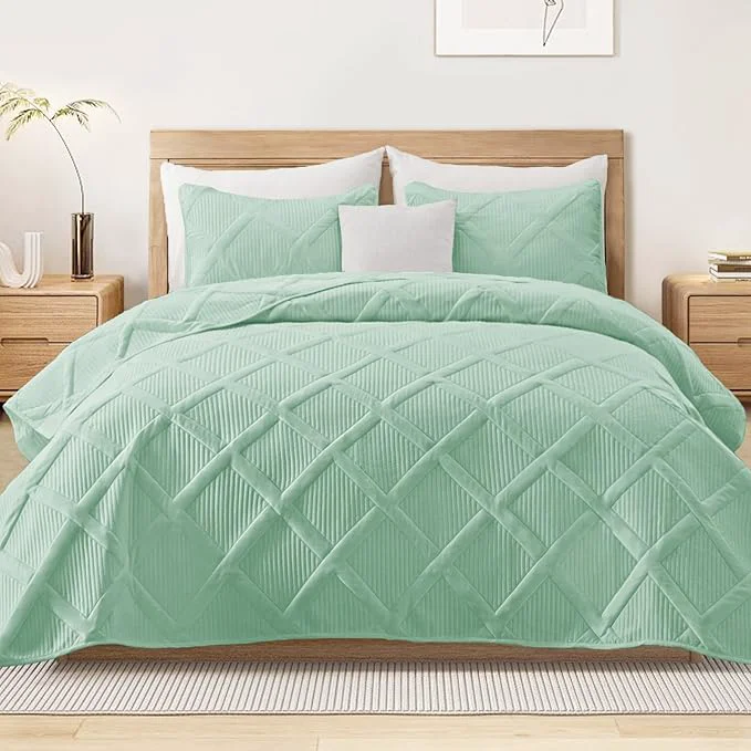 Original Design Exclusivo Mezcla Quilts Queen Size - Light Green Quilt Set Bedspread with 2 Pillow Shams Modern Bedding Set with Striped Pattern Soft Lightweight Bedspreads Queen Size for All Seasons Environmentally Friendly