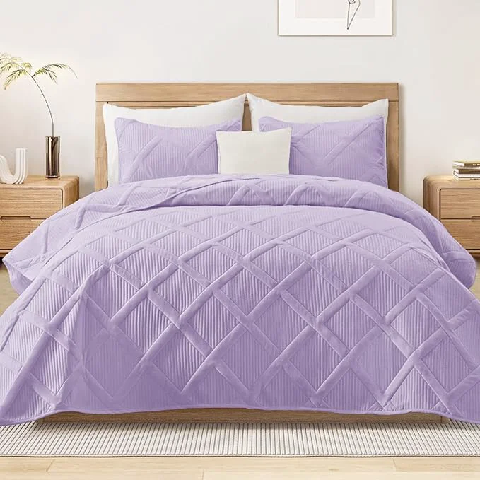 Genuine Exclusivo Mezcla King Quilt Set- Lilac Quilts Bedding Set with 2 Pillow Shams Modern King Bedspread with Striped Pattern Soft Lightweight Bedspreads Coverlets for All Seasons Premium