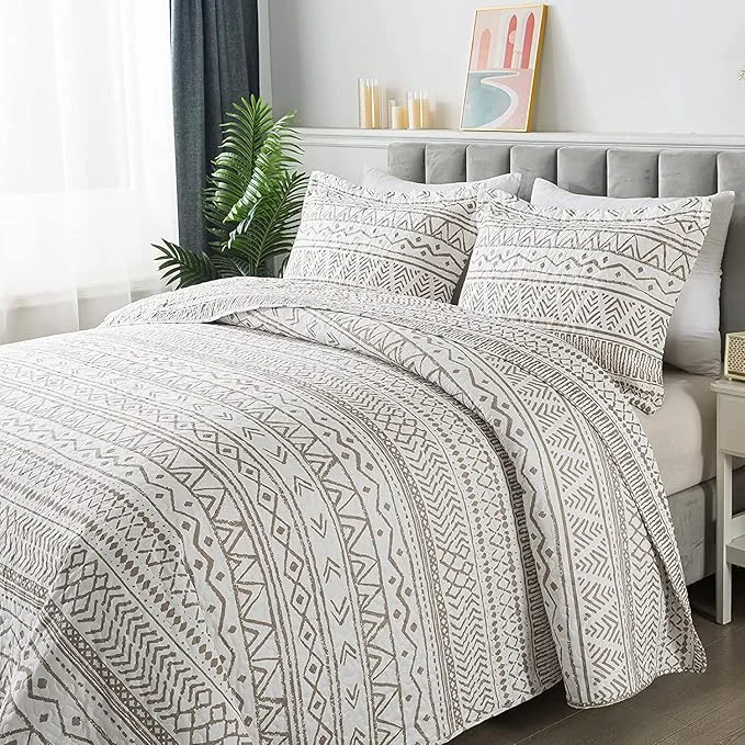 Outstanding Travan 3-Piece King Quilt Set Striped Pattern Microfiber Soft Lightweight Bedding Set with Shams for All Season Cream Strips King Size Traditional