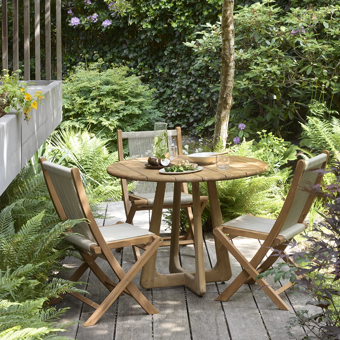 Proven Verano outdoor round table Solid