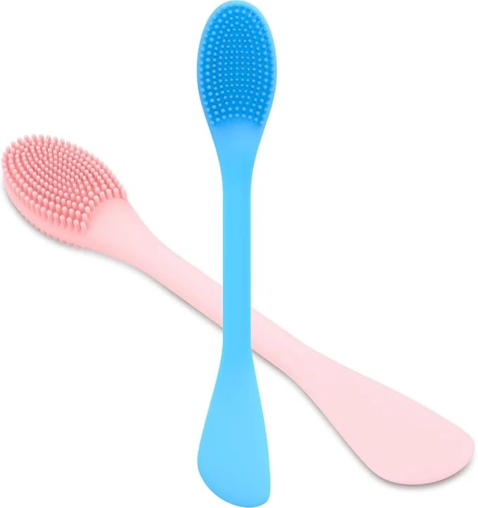 User-Friendly Silicone Facial Cleansing Brush Relaxed
