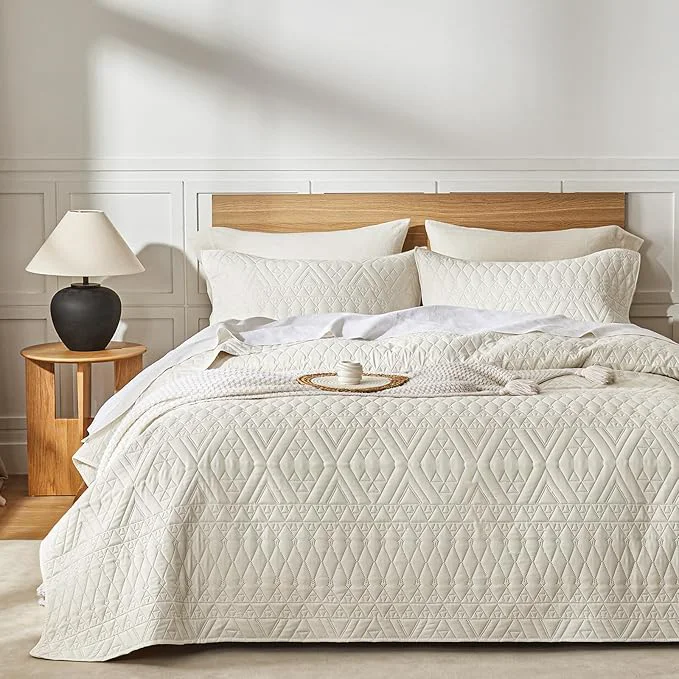 Smooth akkialla Full Queen Quilt Set Boho Style in a Solid Color Cream Lightweight Microfiber Bedspread Soft and Breathable Coverlet for All Seasons 3-Piece Bedding Set 1 Quilt 2 Pillow Shams Casual