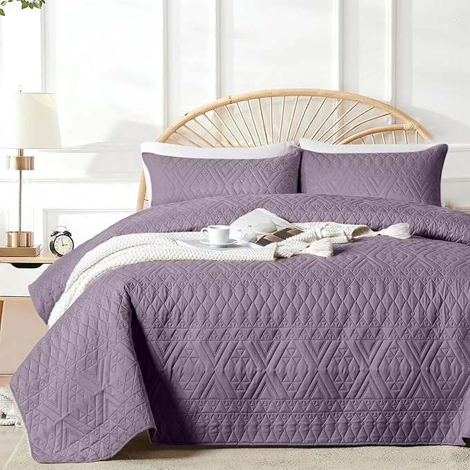 Stylish akkialla Full Queen Quilt Set Grayish Purple Lightweight Microfiber Bedspread Coverlet Boho Geometric Pattern Soft All-Season Bedding 3-Piece 1 Quilt 2 Pillow Shams Breathable fabric Modern style Clean