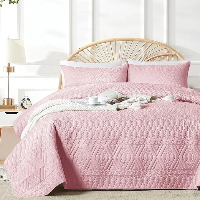 Solid akkialla Full Queen Quilt Set Pink Lightweight Microfiber Bedspread Coverlet Boho Geometric Pattern Soft All-Season Bedding 3-Piece 1 Quilt 2 Pillow Shams Breathable material Modern Style Original Design