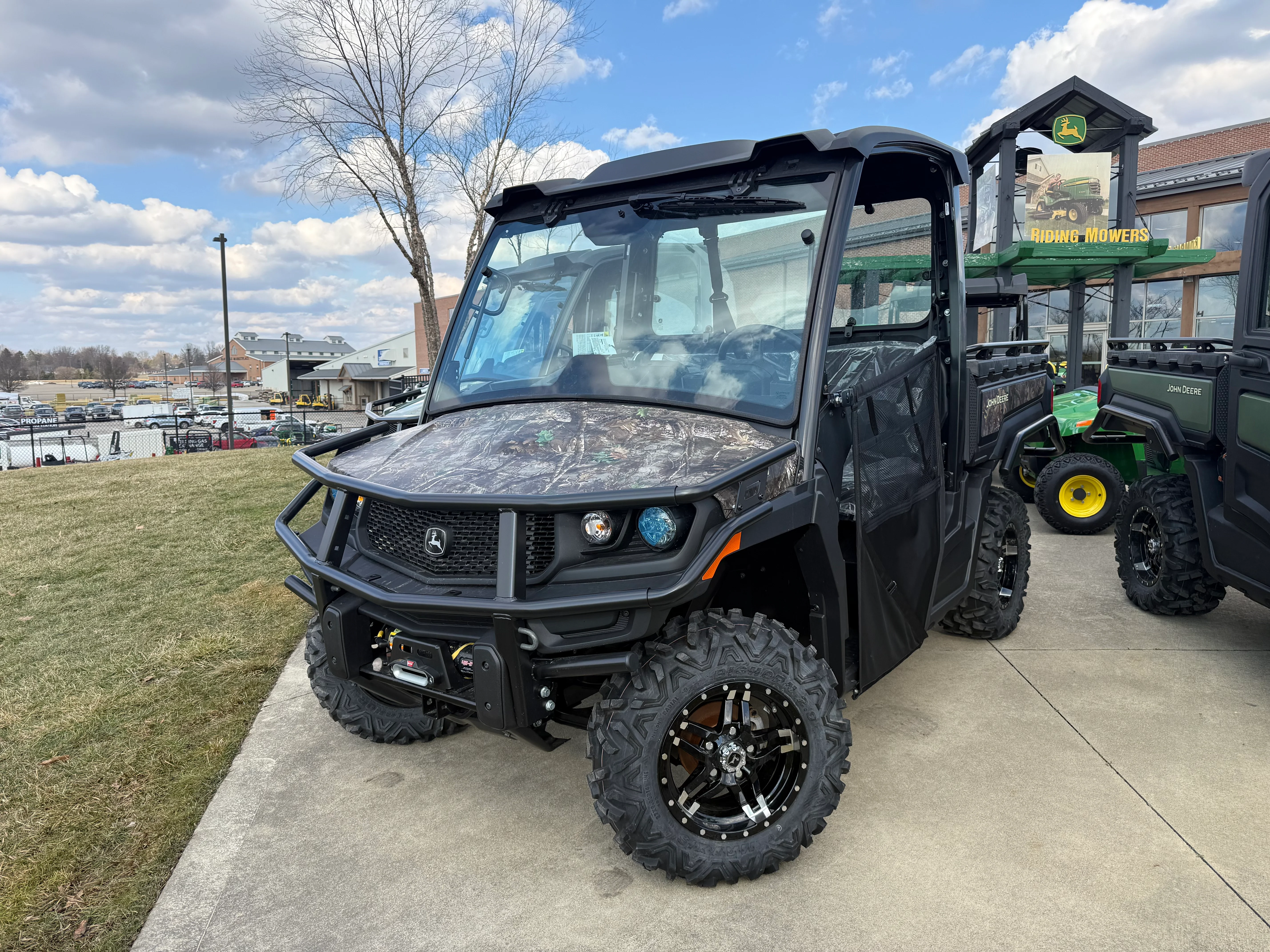 Crafted John Deere JD718267 Custom XUV 845M Crossover Utility Vehicle Dependable