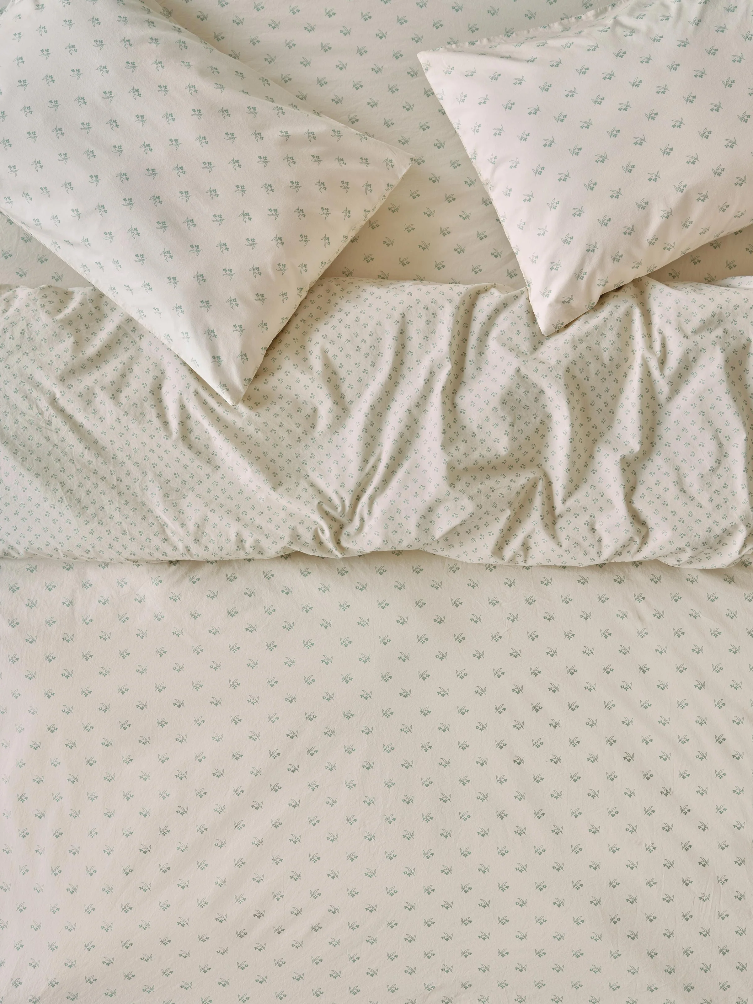 Top-Quality Mellow Green Martha Floral Cotton Duvet Cover Verified