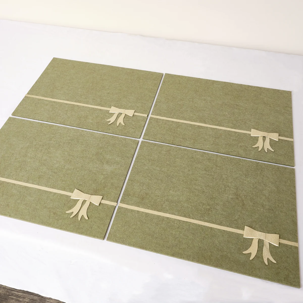 Carefully Designed Set of 4 Green Rectangular Felt Placemat with Champagne Gold Bow Sustainable