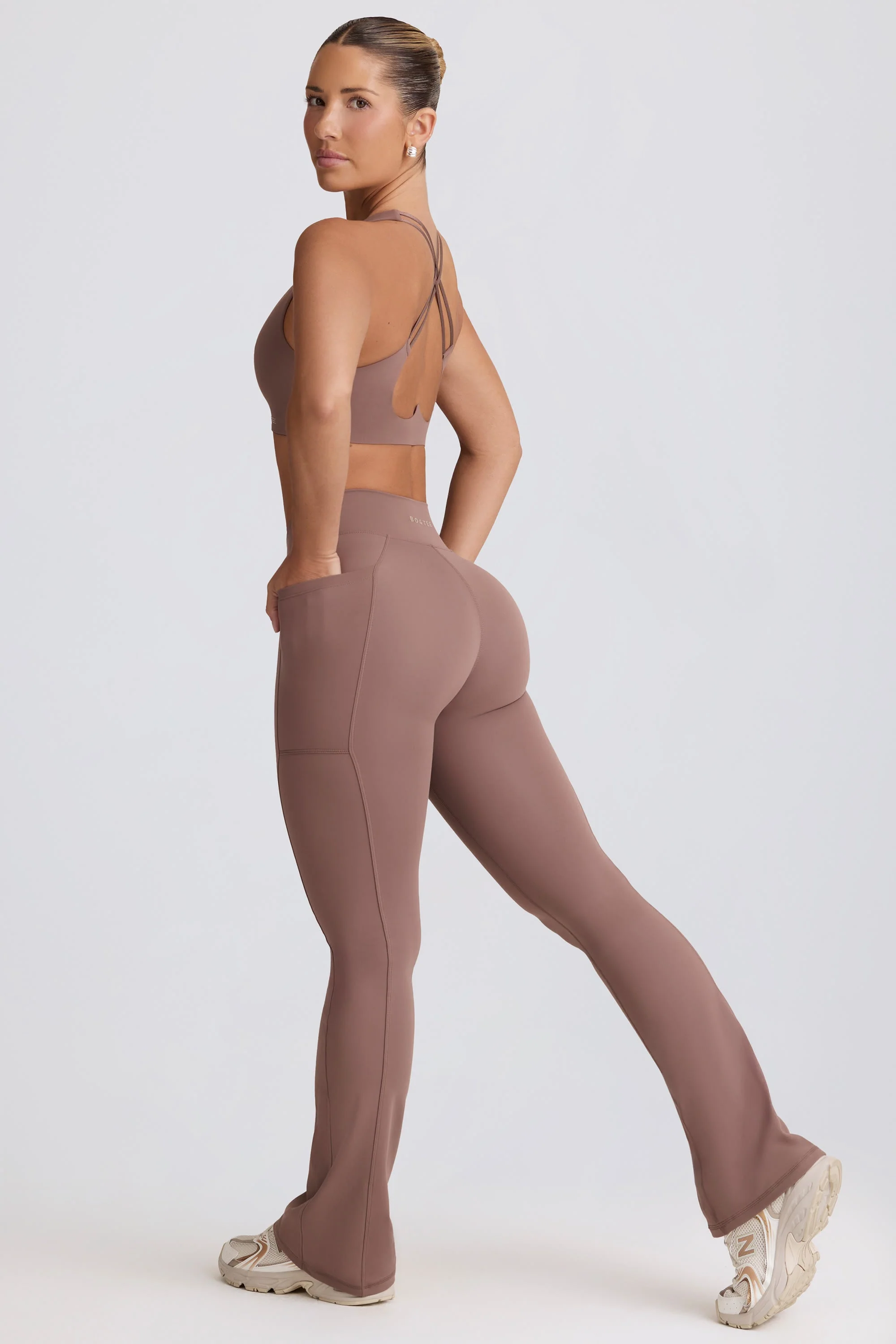 Premium Material Soft Active V-Waist Pocket Flared Leggings in Mocha Long-Lasting