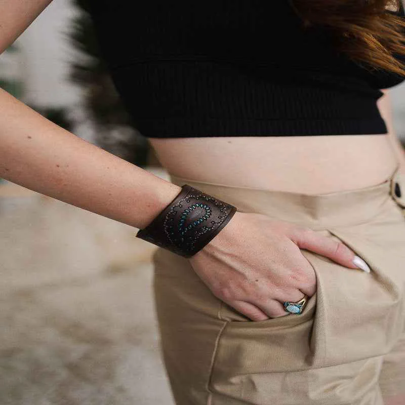 Fine Pressed Leather Cuff First-Class