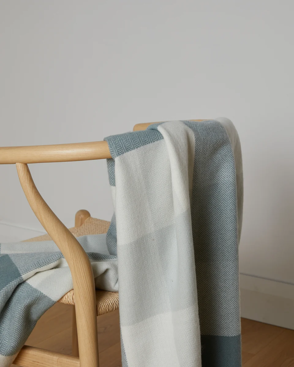 Prestigious Foxford Aille Lambswool Throw Flexible