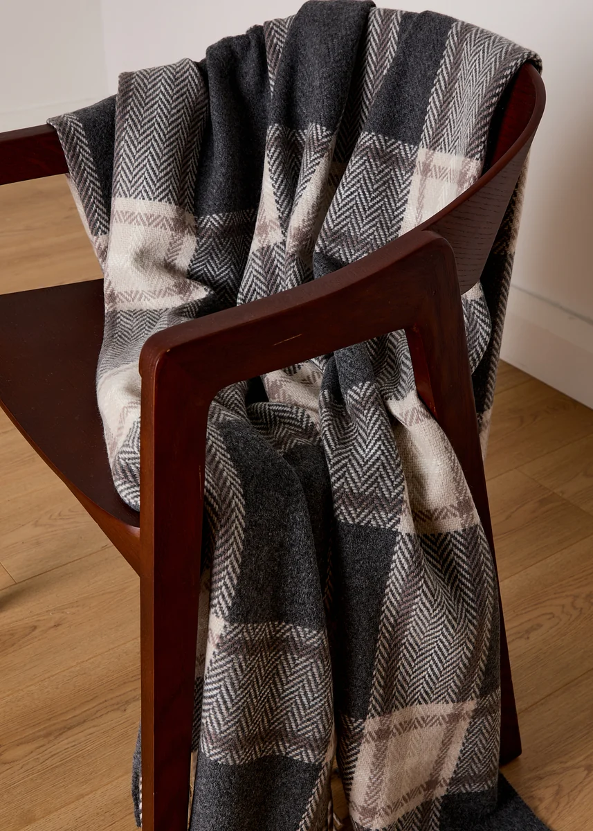 Detailed Foxford Dun Chaoin Cashmere and Lambswool Throw Organic