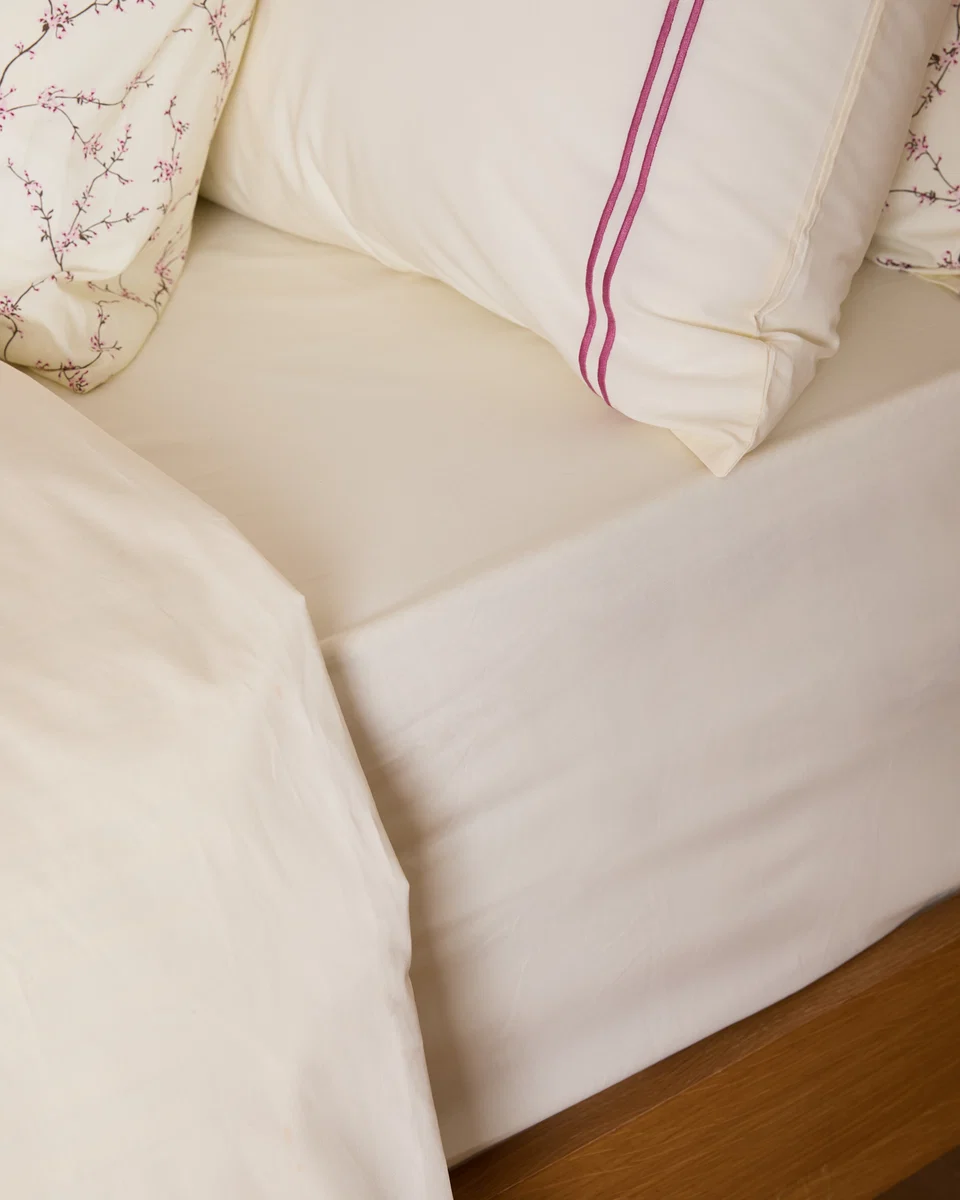Outstanding Foxford Evelyn Buttermilk Fitted Sheet Smooth