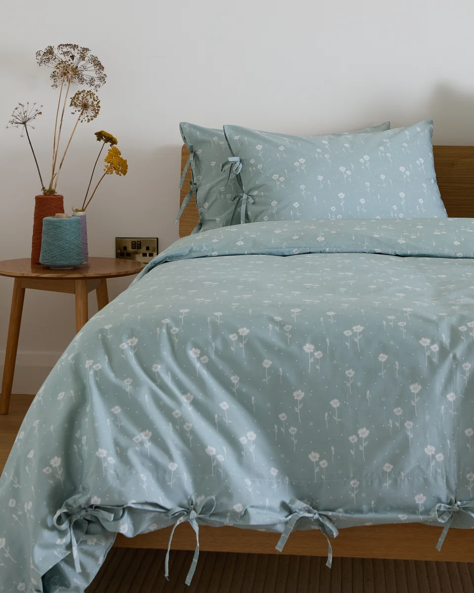 Traditional Foxford Lady Daisy Duvet Set First-Class