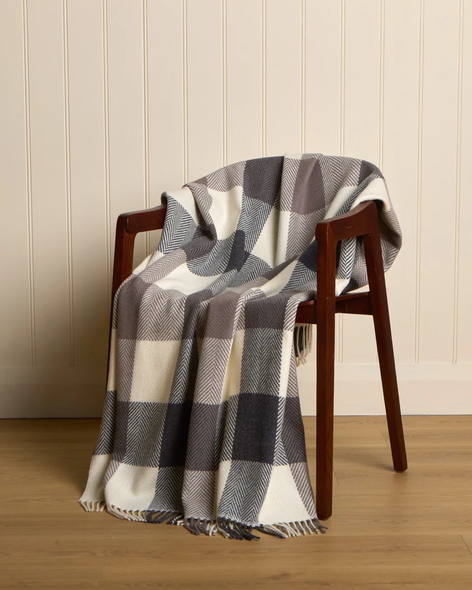Casual Foxford Caelan Cashmere and Lambswool Throw Original Design