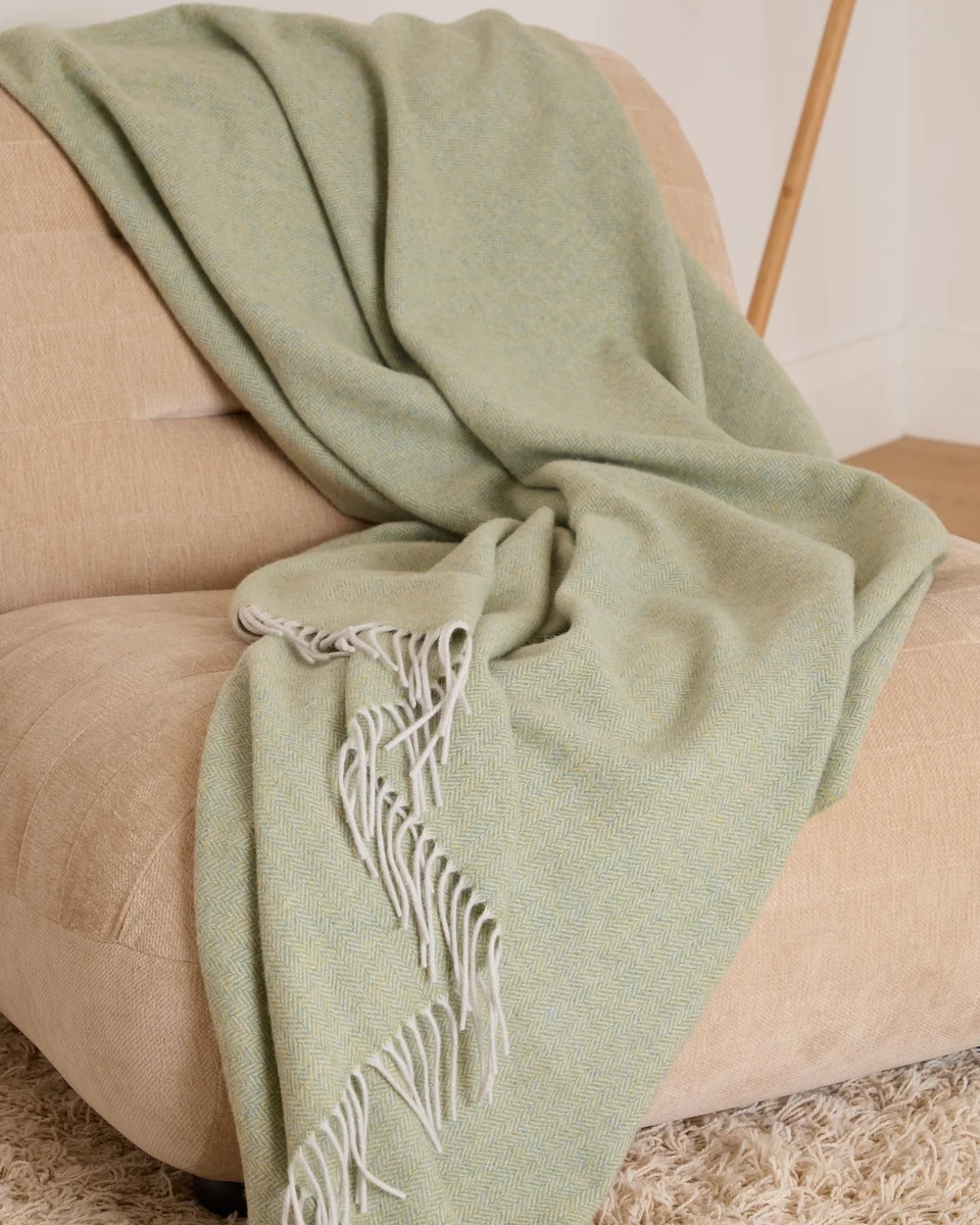 Smart Foxford Dingle Lambswool Throw Breathable